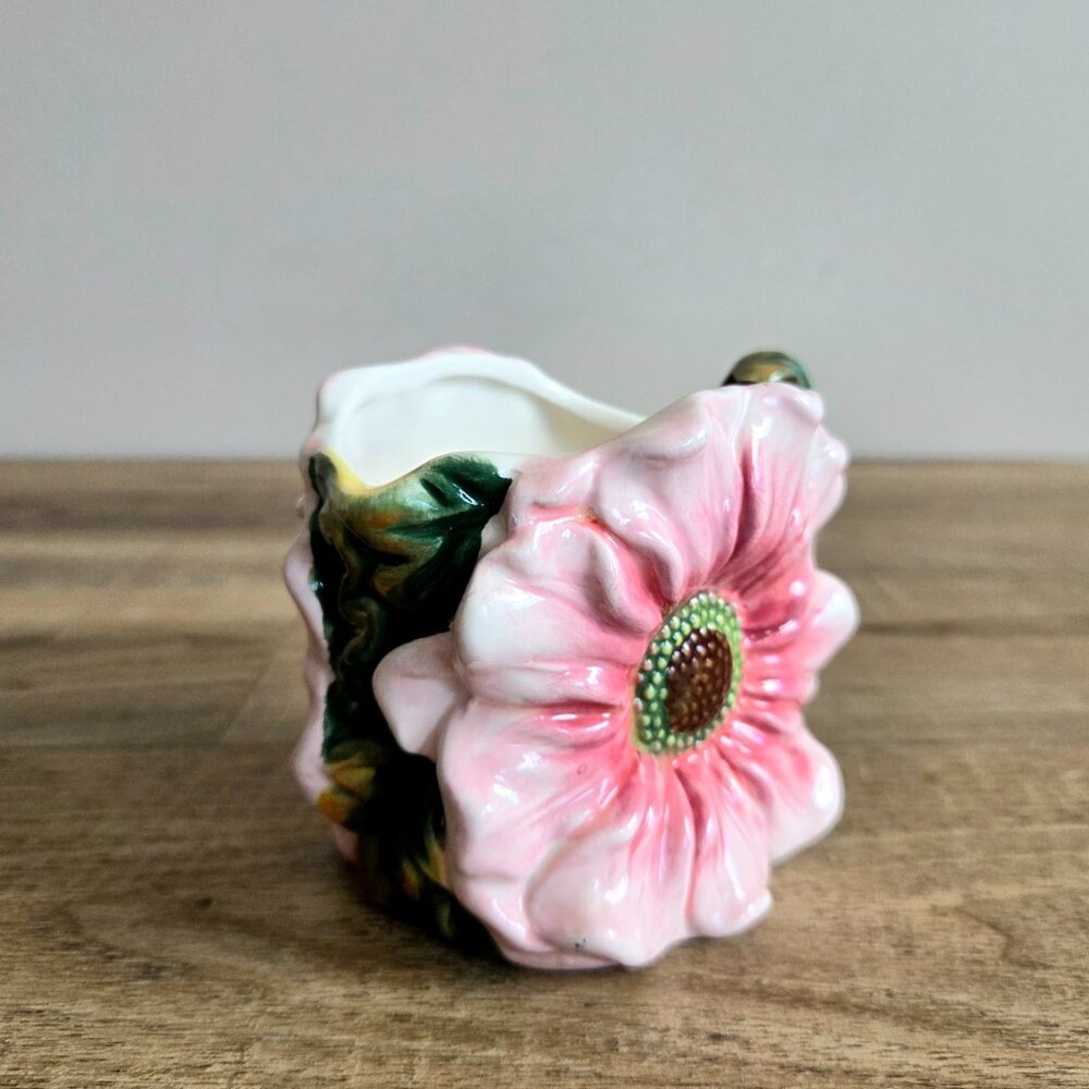Vintage ceramic mug with large pink flower design. - Picture 2 of 7